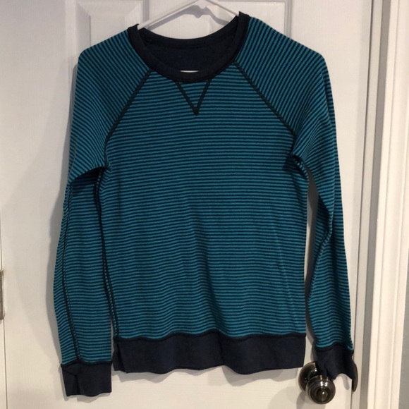 SOLD - Lululemon reversible long sleeve size 4